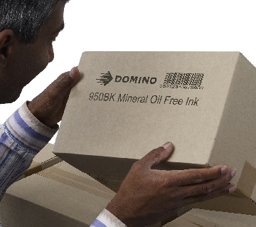 Domino bringt 100% mineraloelfreie Tinte 950BK fuer sichere Lebensmittelverpackungen auf den Markt