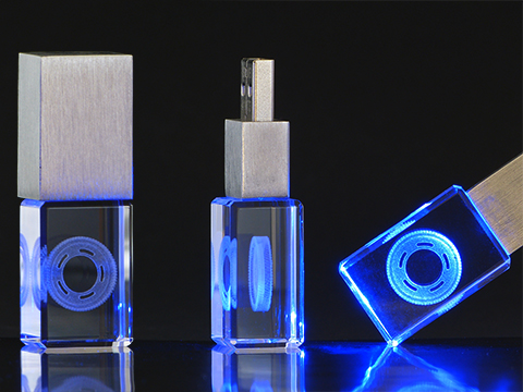 USB-Stick mit beleuchteter Glasinnengravur